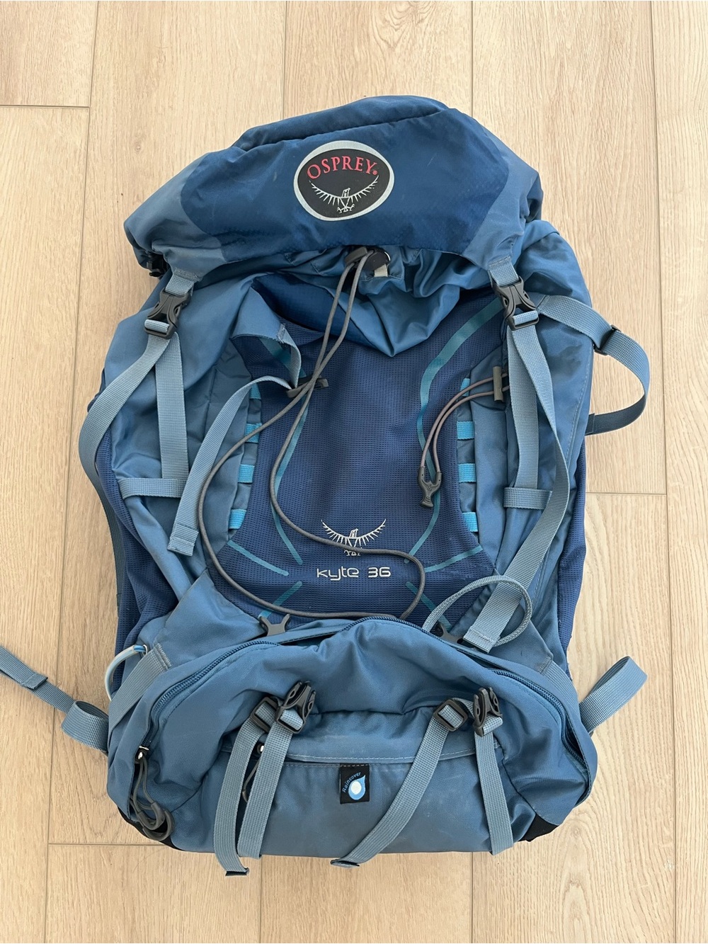 Osprey Kyte 36 Women's Hiking Backpack Blue Camping Internal Frame Raincover
